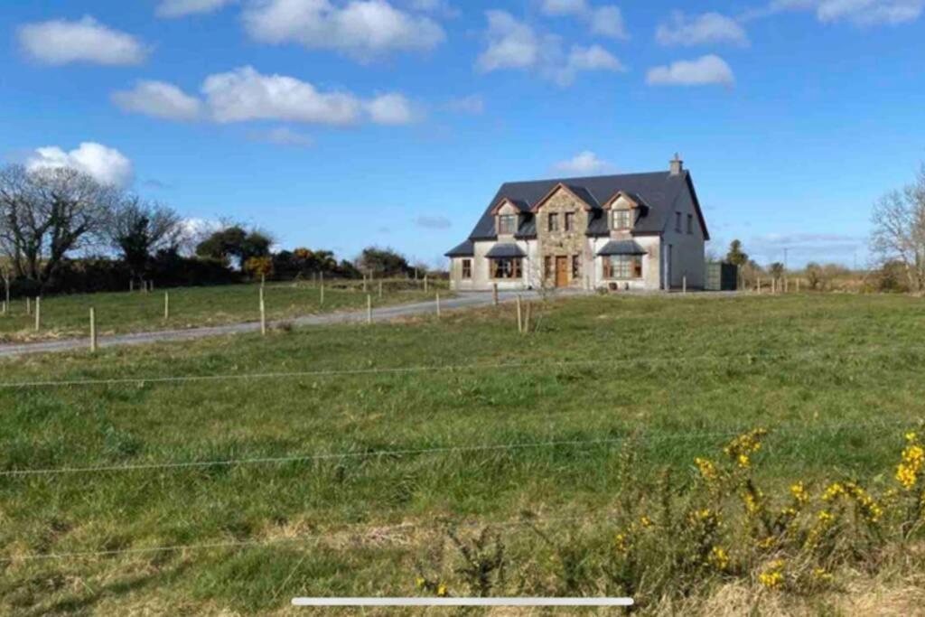 Annies Meadow. Villa Knock  Buitenkant foto